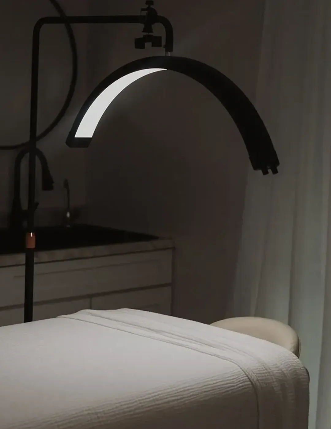 A cosmetic treatment bed.