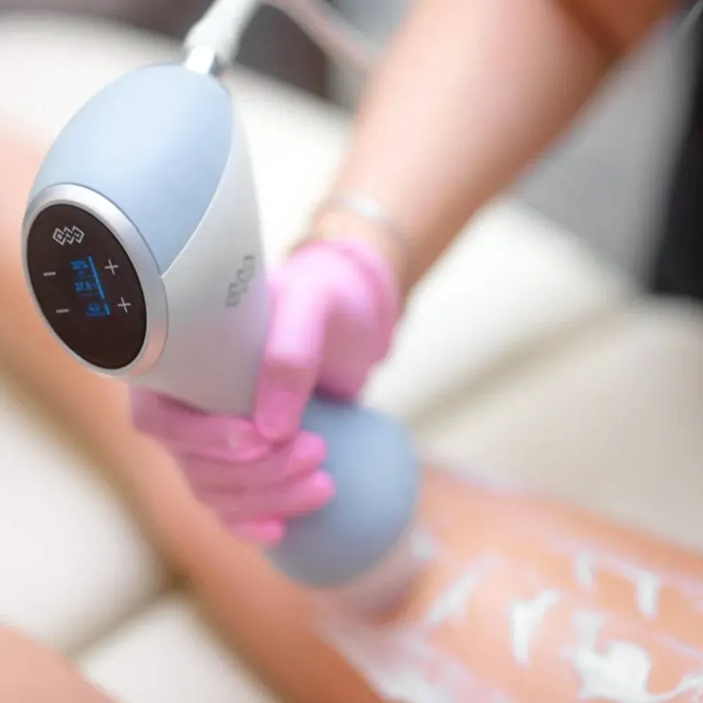 A patient receiving an Emtone treatment.